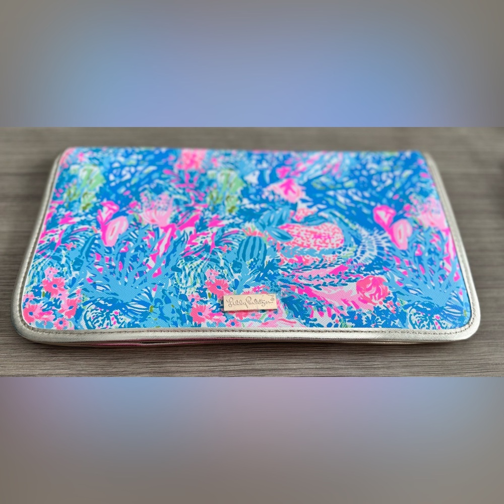 NWOT Lilly Pulitzer Travel Organizer - Folio